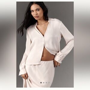 Anthropologie NWT Sz XS silky long sleeved blouse w/ 3 hook closure; elegant